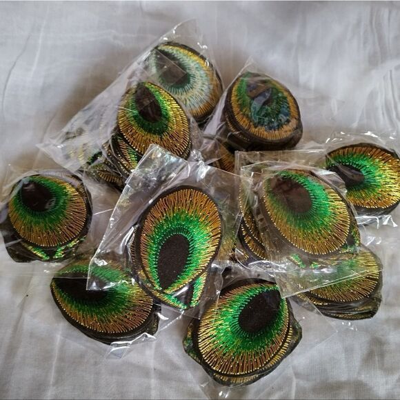 10 PC PEACOCK FEATHER Patch EMBROIDERED IRON -ON APPLIQUE 1.97" X 1.57 - Picture 4 of 4